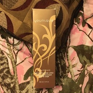 Younique self-tanning body lotion.